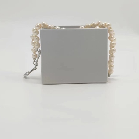 Vivienne Westwood Silver Brooch Pendant Pearl Necklace - Picture 3 of 6